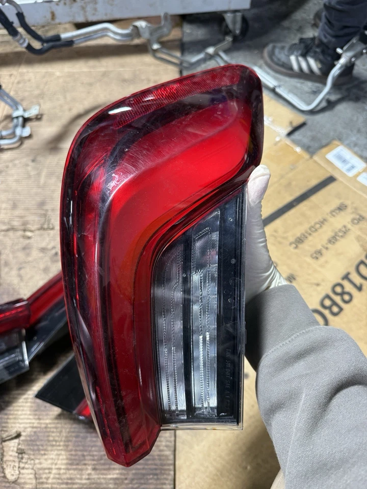 Комплект из 4 задних левых и правых задних фонарей BMW M3 G80 M4 G82 2021–2024 от оригинального производителя - Изображение 2 из 4