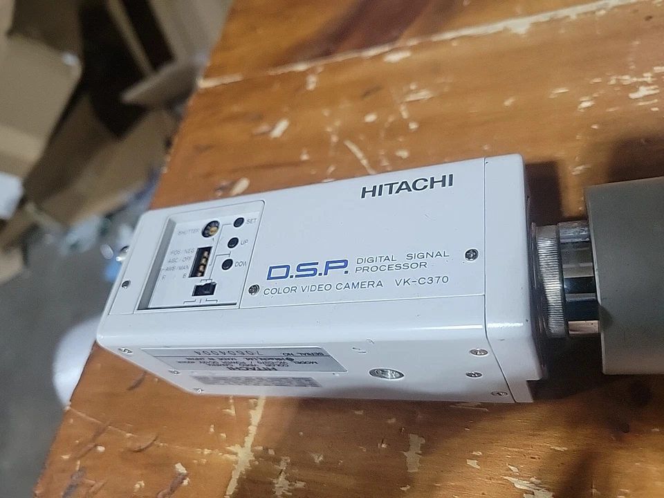 Cámara de video a color Hitachi VK-C370 con lente zoom de TV Canon V6 x 18, 18-108 mm Foto 2 de 4
