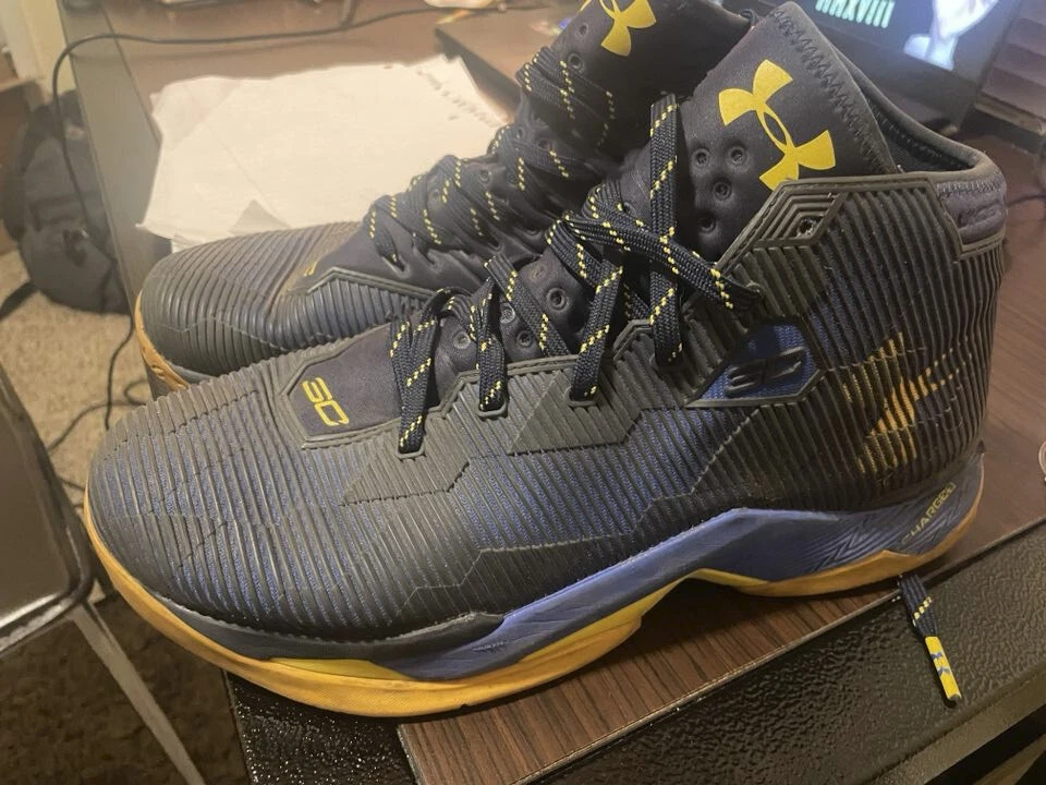 Under armour curry 2.5 size 3 hotsell