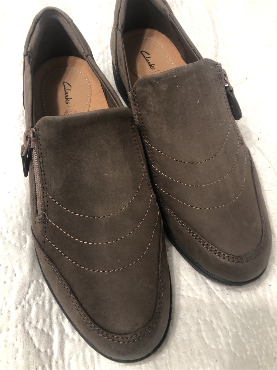 Great Condition Clarks size 9 Clarks | Shoes | Womens Size 9 Clarks Black Loafers Patent  main image 2