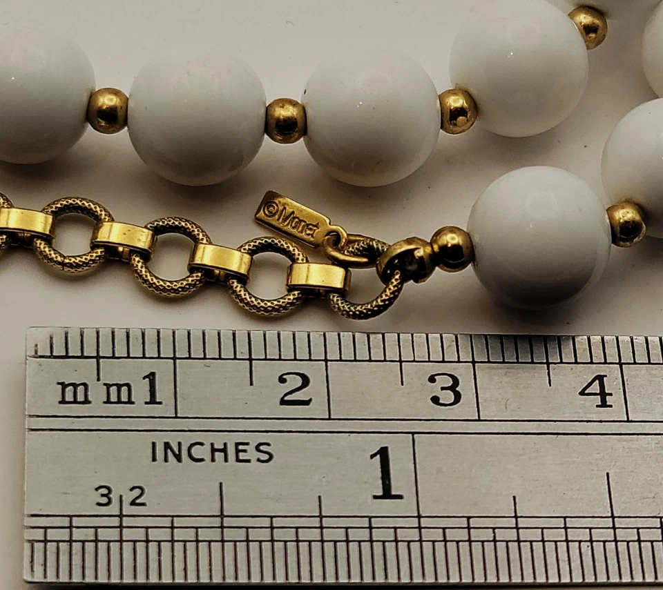 Vintage 80s Firmato Monet Bianco Lucite Perline con Oro Tono Distanziatori 18 " - Immagine 3 di 3