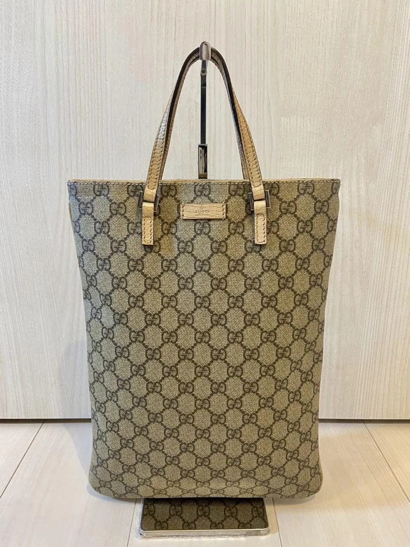Sac fourre tout Gucci Gg Supreme beige pvc cuir logo plaque créateur sac à main luxe