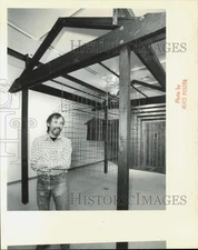 1963 Press Photo Jeff Patrick, sculptor in Anchorage, Alaska - lrb18829