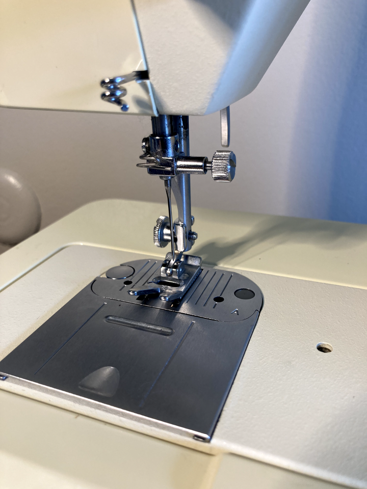 Vintage Sewing Machine Singer Merritt 3343c W/ Foot Pedal Tested