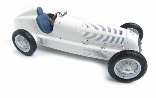 CMC 1:18 MERCEDES BENZ W196 Silberpfeil-Monoposto #8 DRIVEN BY