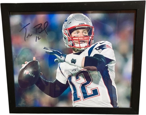 Tom Brady Signed and Framed 8X10 Photo with Certificate of Authenticity