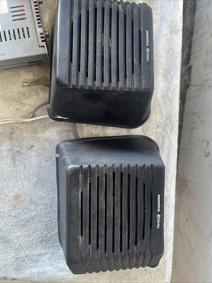 Комплект радиоколонок и усилителей Honda Goldwing Gl1100 проверен на работоспособность - Изображение 2 из 4