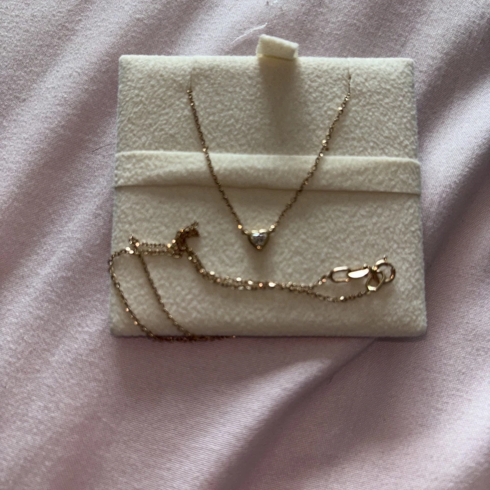 Collar de diamantes talla corazón oro rosa de 18 quilates Foto 4 de 4