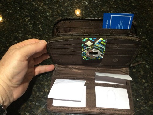 VERA BRADLEY RFID Turnlock Wallet RAIN FOREST - New with Tag - Picture 3 of 3