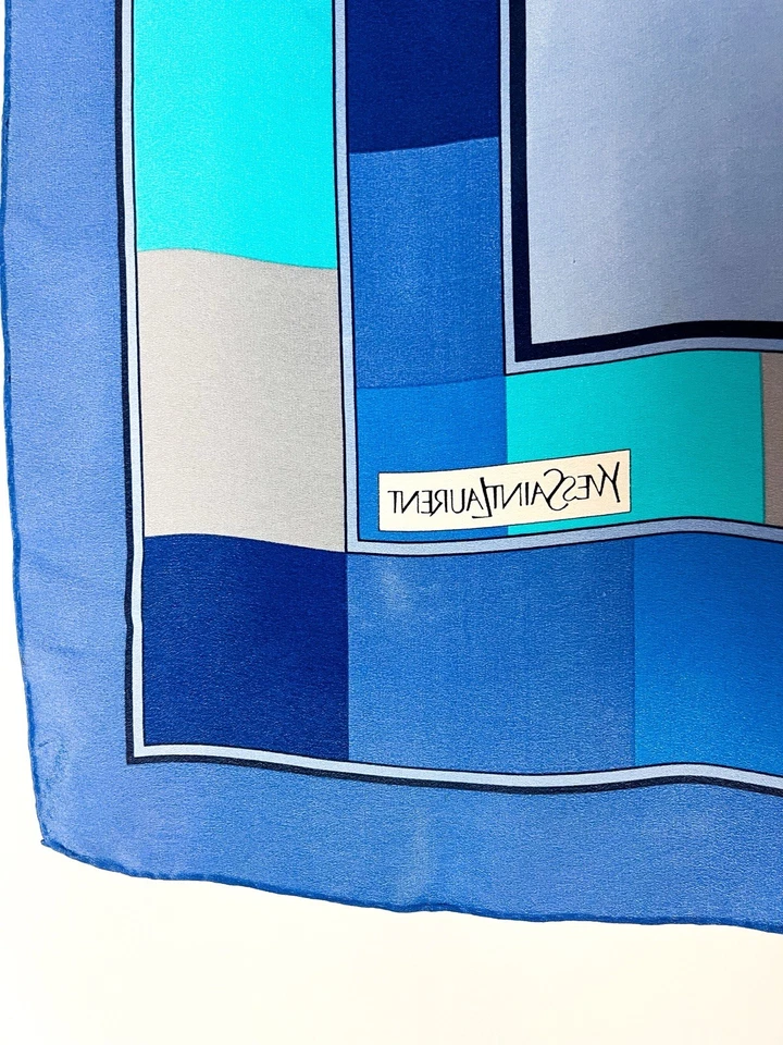 Cachecol de seda vintage YSL Yves Saint Laurent quadrado Paris estampa geográfica azul vintage França - Imagem 4 de 4