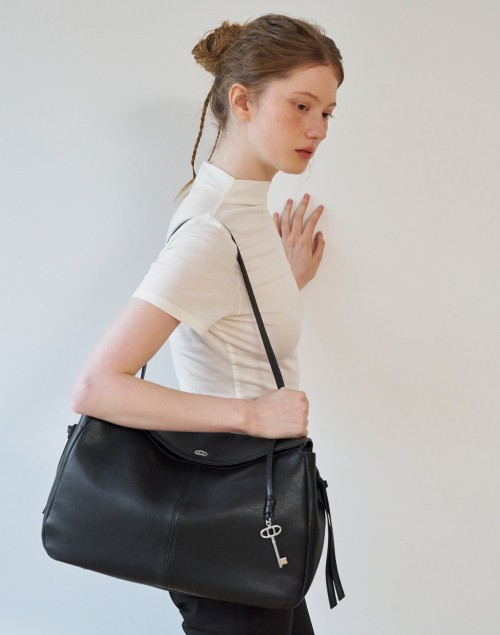 Athé Vanessa Bruno Black Leather Demain Shoulder Bag L Black