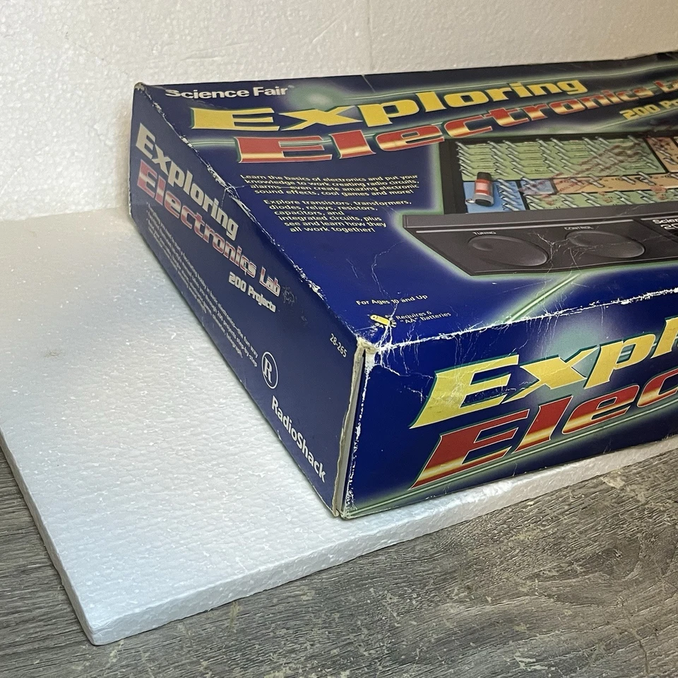 RadioShack Science Fair Exploring Electronics Lab 200 Projects Kit Open Box - Image 3 of 4