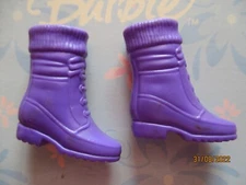 BARBIE DOLL / PAIR OF SHOES: BOOTS, PUMPS ....... (534)