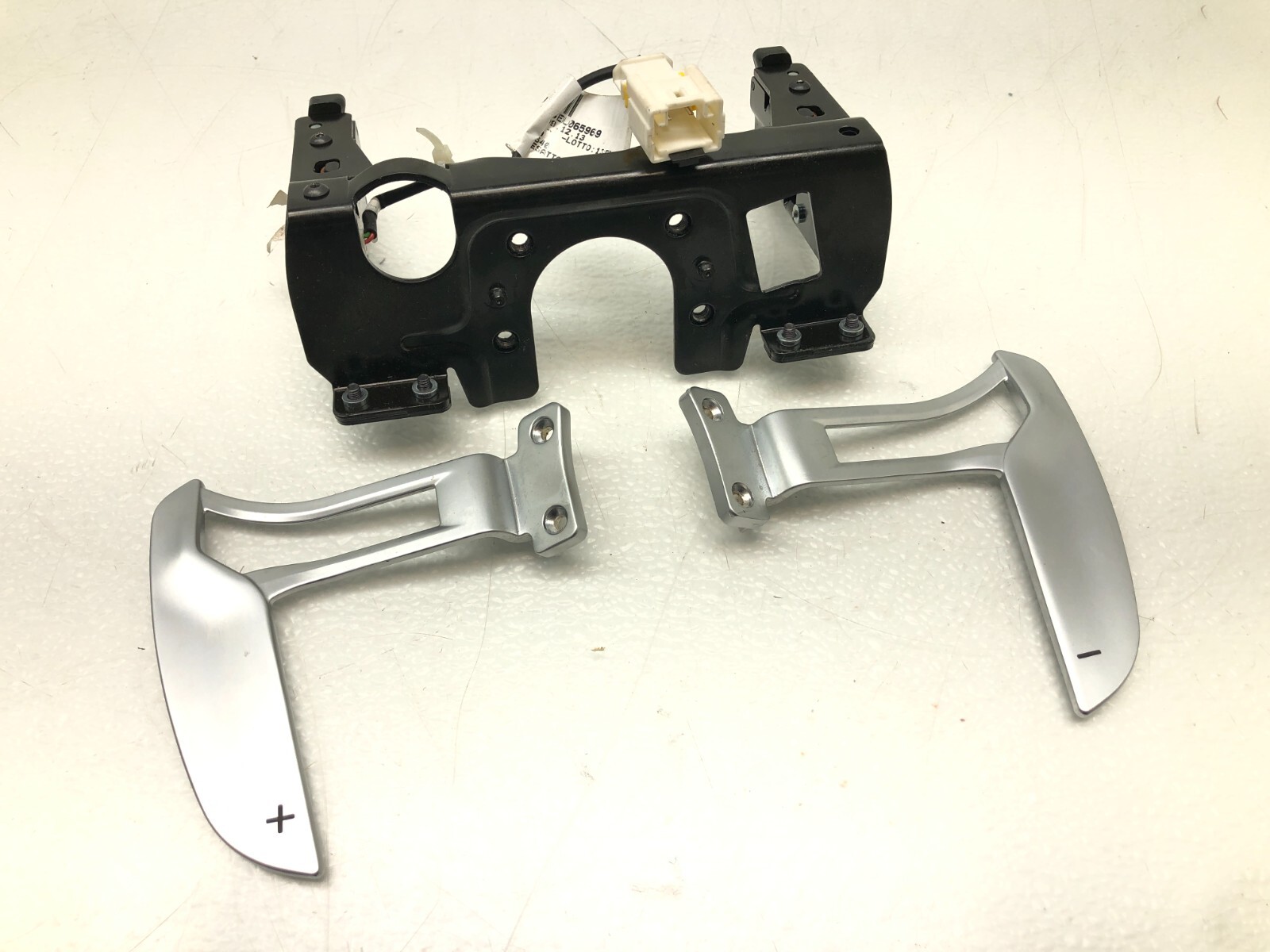 2014-2020 MASERATI GHIBLI S Q4 STEERING WHEEL SHIFTER PADDLES SWITCH PAIR OEM.