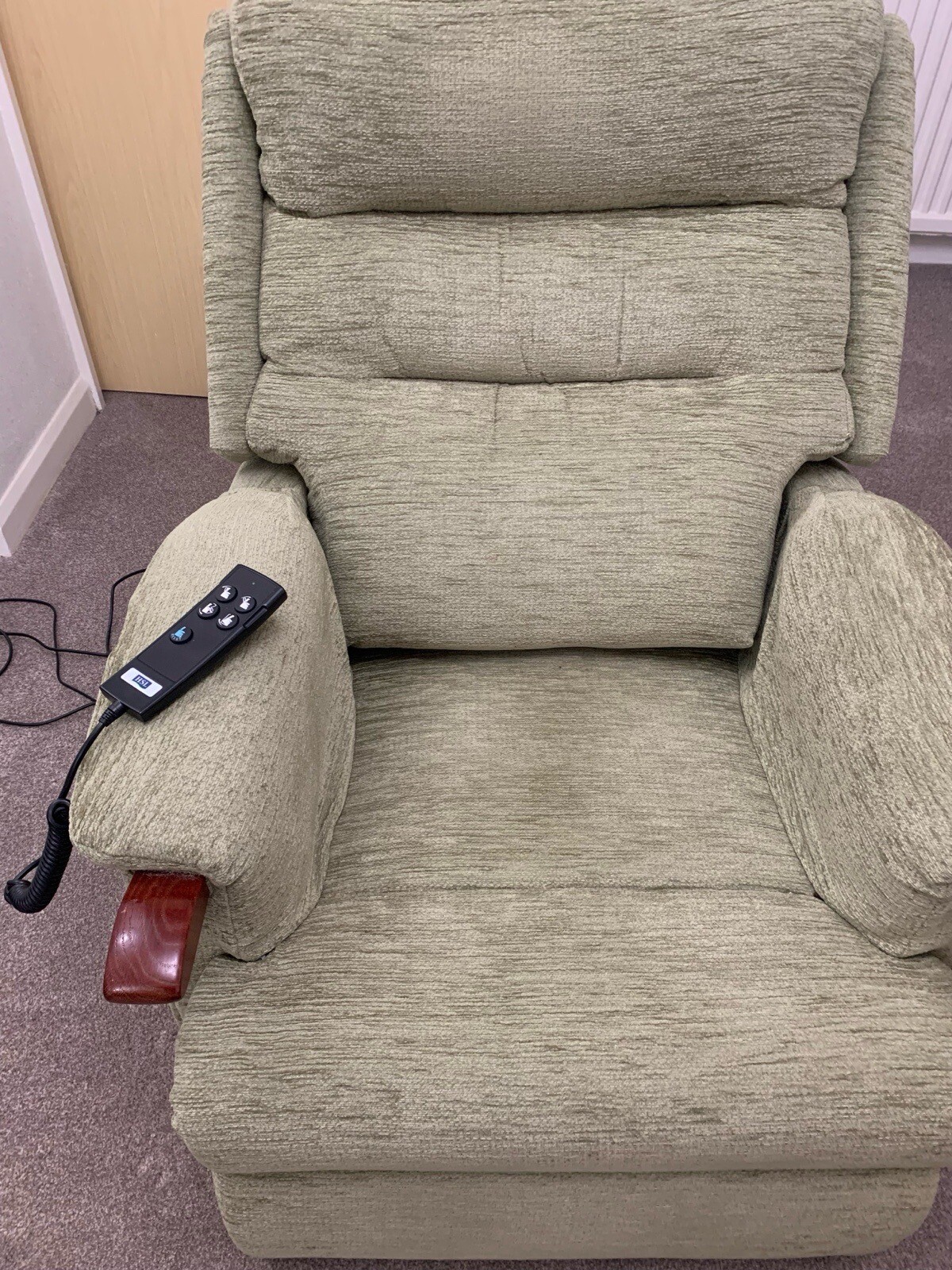 HSL Riser recliner chair eBay