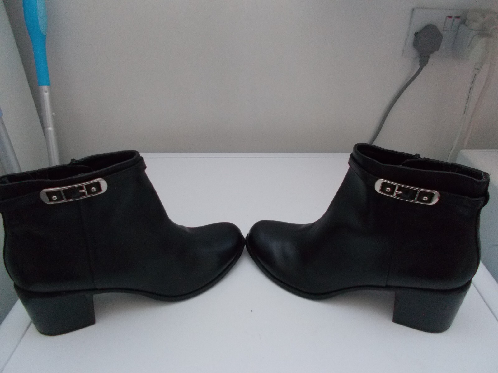 autograph womens black leather ankle boots size 6 eBay