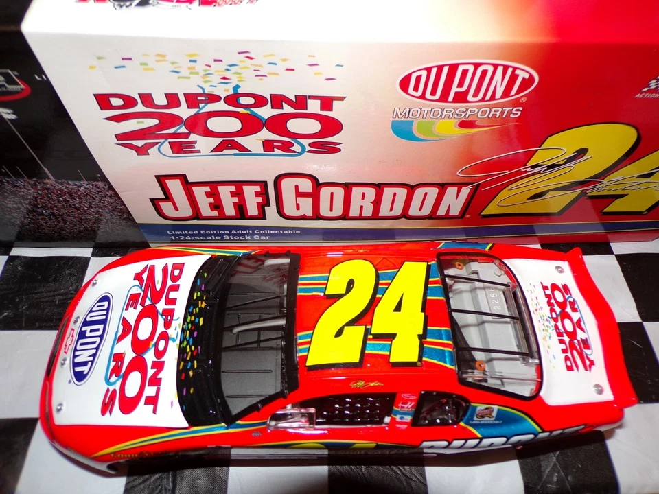 Jeff Gordon #24 2002 DuPont / 200° Anniversario Celebrazione 1:24 Azione CW BANK - Immagine 3 di 4