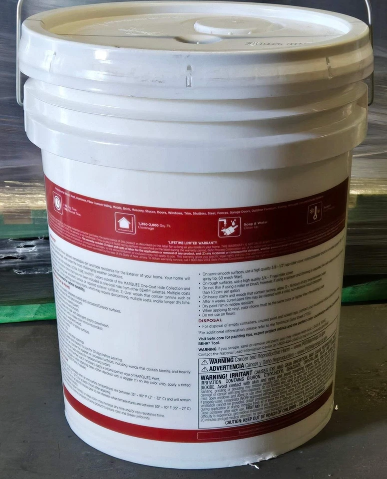 Carpa Behr 5 gal. Pintura e imprimación exterior plana blanca ultra pura #PPU18-06 galones Foto 3 de 4