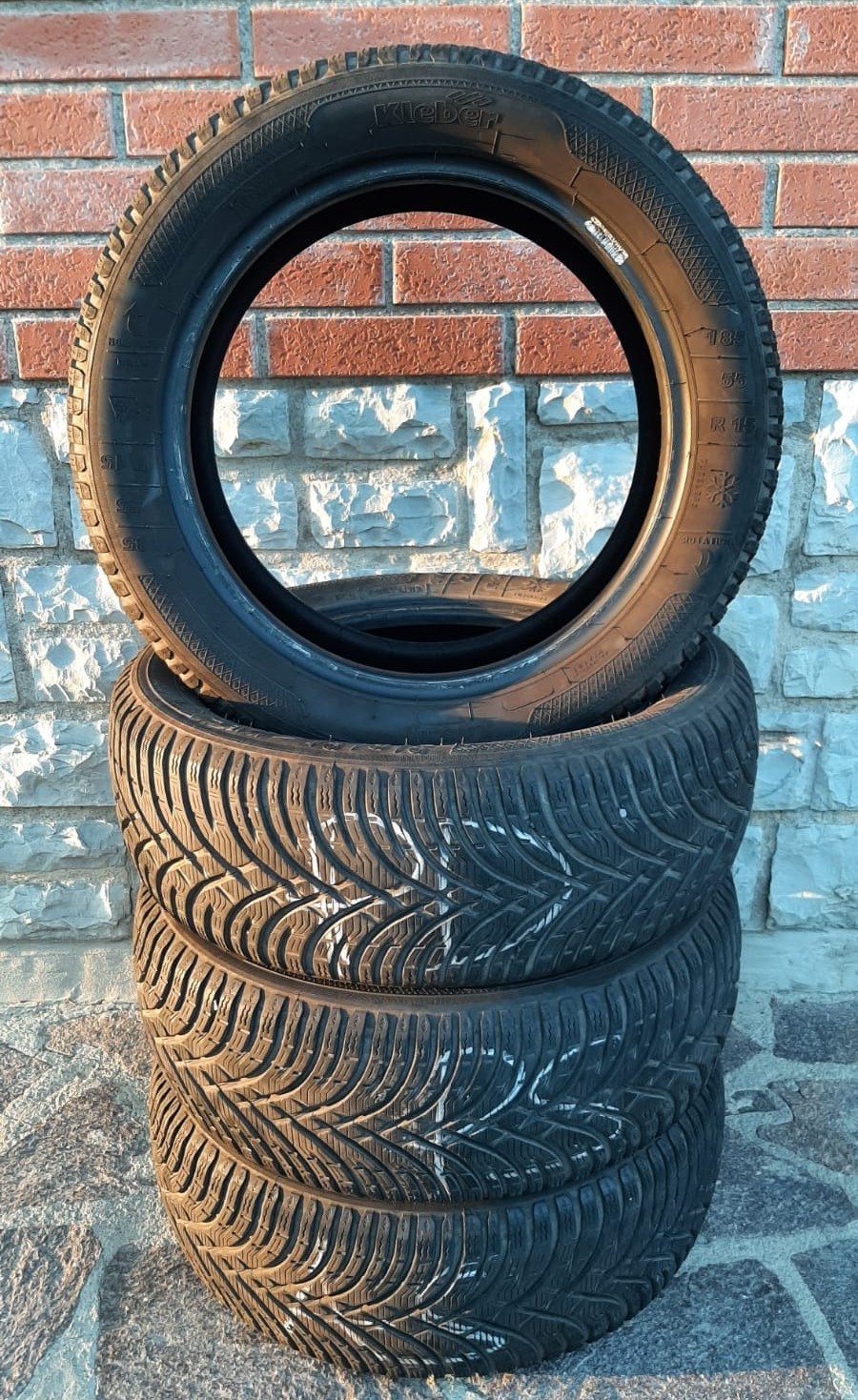 Treno di gomme Kleber Krisalp HP3 185/55 R15 - Pneumatici Invernali Tubeless