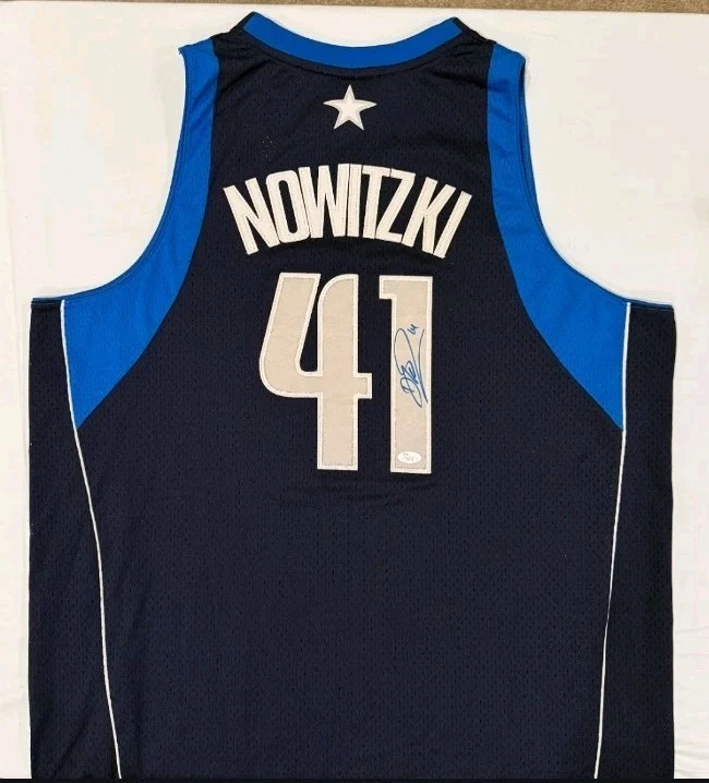 Dirk Nowitzki Dallas Mavericks NBA Original Autographed Items for