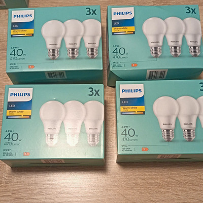 Philips LED Lampe E27 Warmweiß 2700K 4,9W 470 lm Birne 3er-Pack  4x insgesamt 12