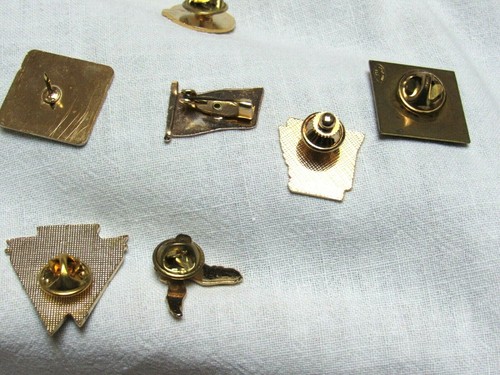 Vintage Lot 7 Small Pins Pinbacks Colorful 1 Eagle, Etc. - Picture 7 of 7