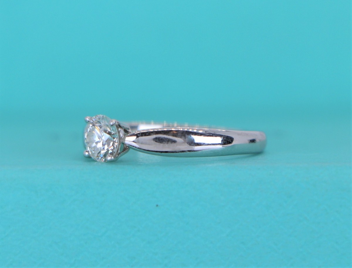 $4,100 Tiffany & Co Platinum Harmony I VS1 0.41ct Round Diamond