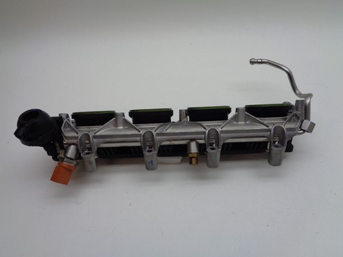 Original Audi RS5 RS4 8T Intake Manifold Base 079133110CD Fuel Distributor V8 - Picture 3 of 13