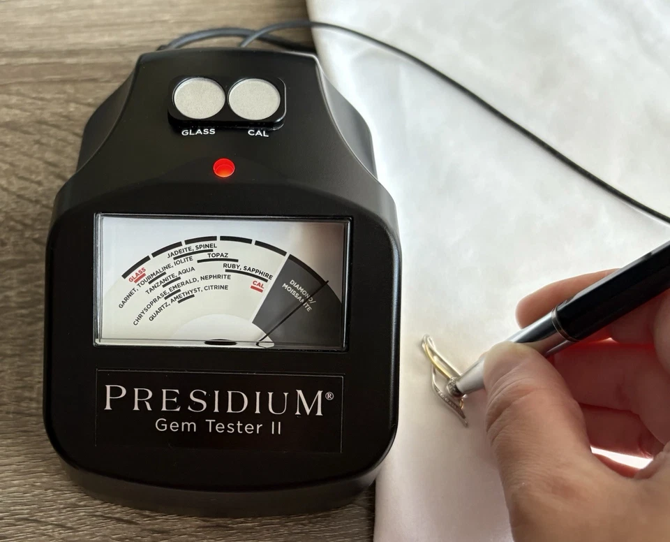 Colgante infinito de diamantes de plata de ley 925 de oro amarillo de 10 k Kay Jewelers 2 tonos Foto 2 de 4