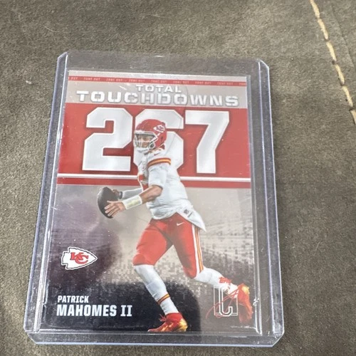 2025 Topps Signature Patrick Mahomes II Base (RAW)