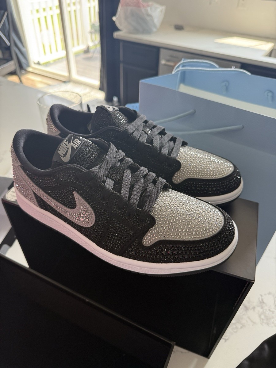 ウィメンズエアジョーダン1LOW OG Swarovski® Jordan 1 Retro Low OG Swarovski Stealth (Women's) - HM9208
