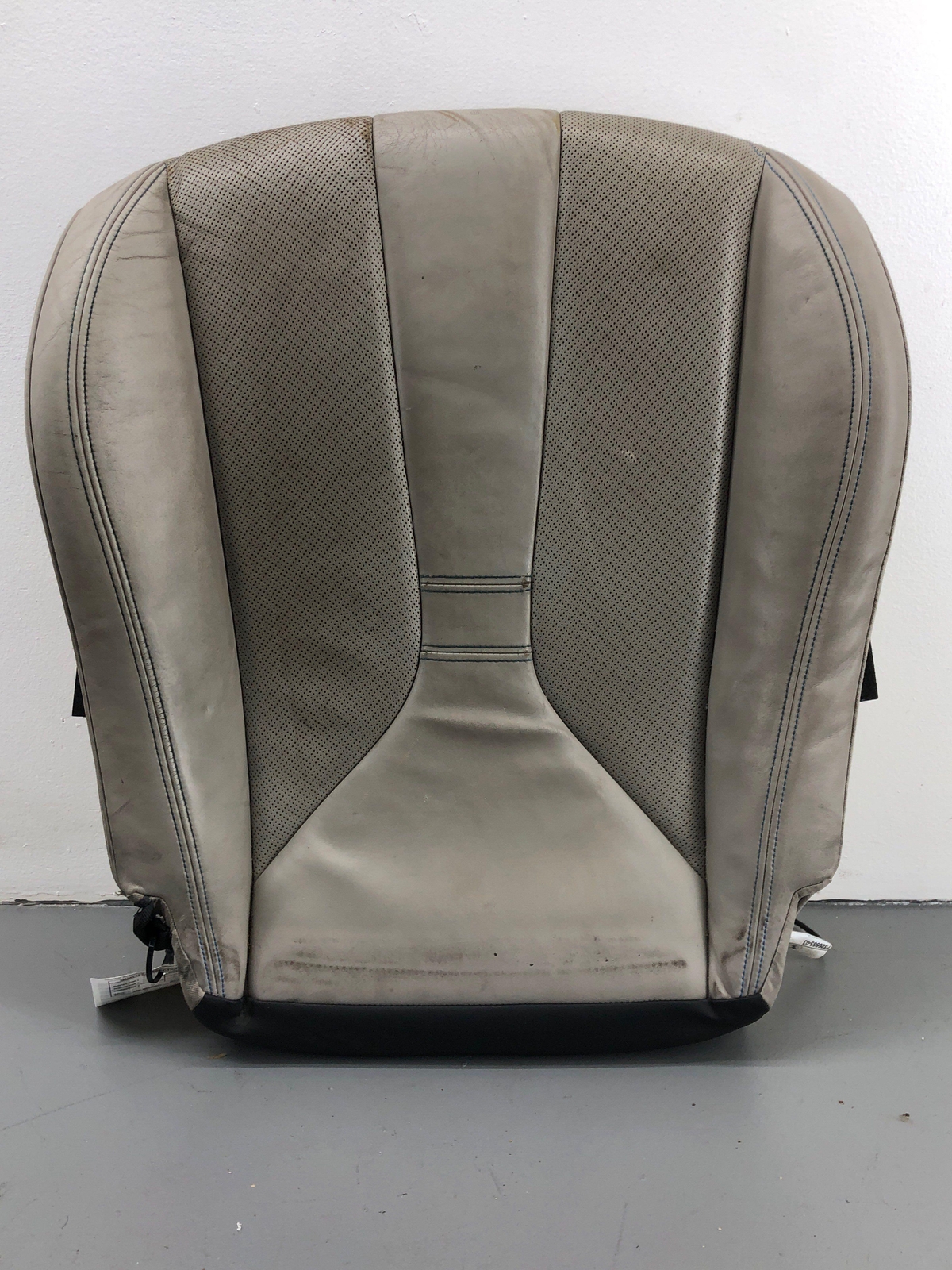 2014-2019 BMW I8 FRONT LEFT LOWER SEAT CUSHION CARUM GRAY (NFCJ) OEM