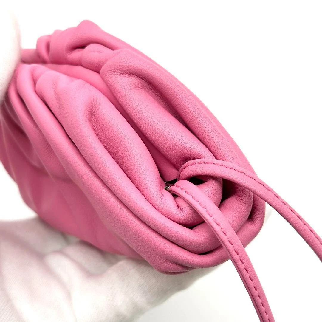 BOTTEGA VENETA il sacchetto portamonete pelle rosa H3 2"xW4 7"xD1 2" nuovo senza etichetta JP