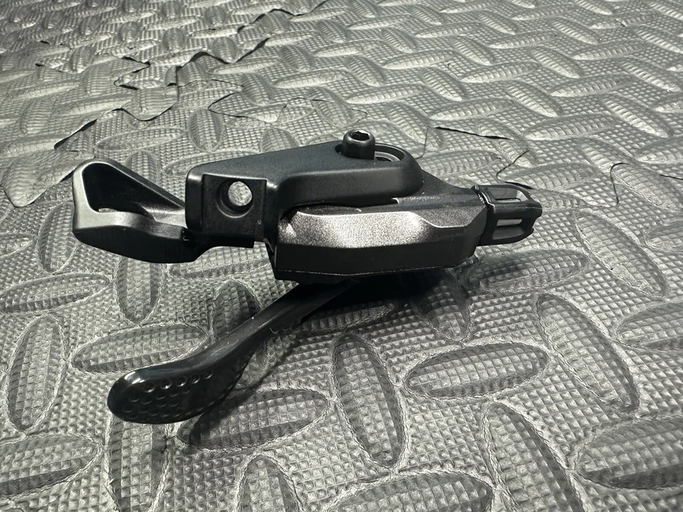 Shimano Deore XT SL-M8000-L Rapidfire Plus (I-Spec-B) Left Shifter 2/3 W/O Bolts - Image 3 of 4