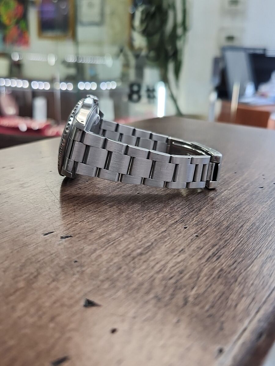 Rolex GMT-Master II 16710 Silver Oyster Bracelet with Red Rolex GMT-Master II 16710 Silver Oyster Bracelet with Red