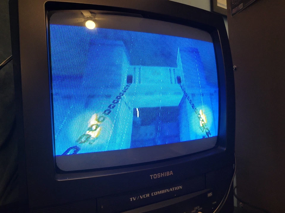 Toshiba MV13N3 13" CRT VCR Combo VHS Player Retro Gaming TV No Remote TESTED - Image 4 of 4