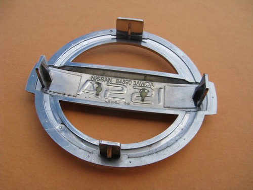 12 13 14 15 16 17 18 19 NISSAN VERSA SV SEDAN REAR EMBLEM LOGO BADGE SIGN A46854 - Picture 6 of 6