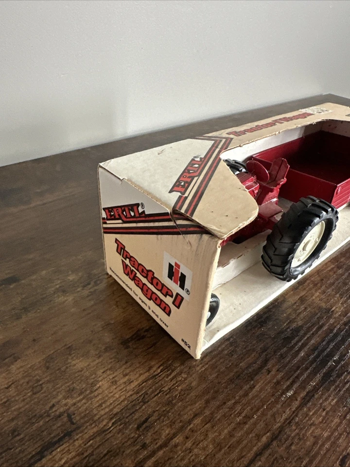 ERTL 1:32 International Tractor With Wagon Steel Metal Die-Cast NIB #52 - Image 4 of 4