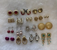 Estate Find Lot Of Assorted Earrings X 16 Pr .