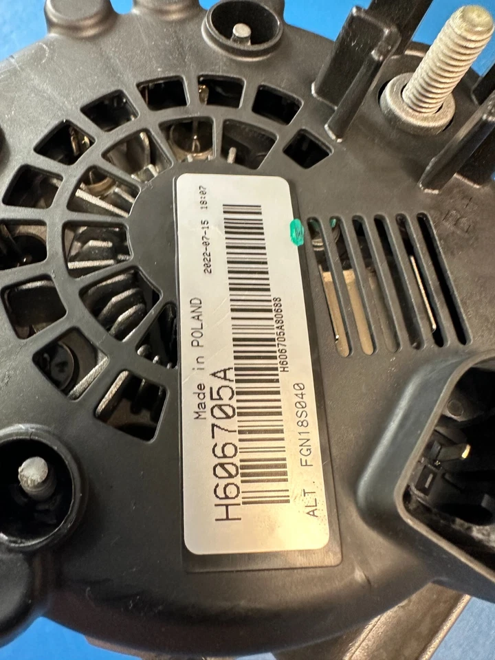 Alternador Premium de repuesto Valeo 439682 para Mercedes-Benz S400 2010-2013 Foto 3 de 4