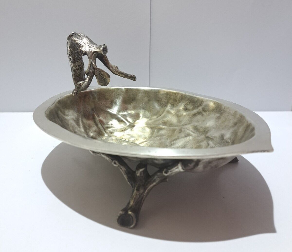 GORGEOUS BERNDORF ART NOUVEAU WALNUT NUT BOWL SILVER PLATED TRIPOD AUSTRIA