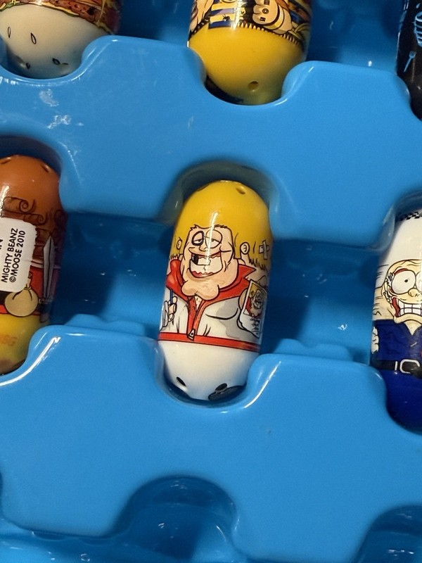 Mighty Beanz 2010 Series 1 #105 HOLLYWOOD STUNT BEAN Special Edition Moose
