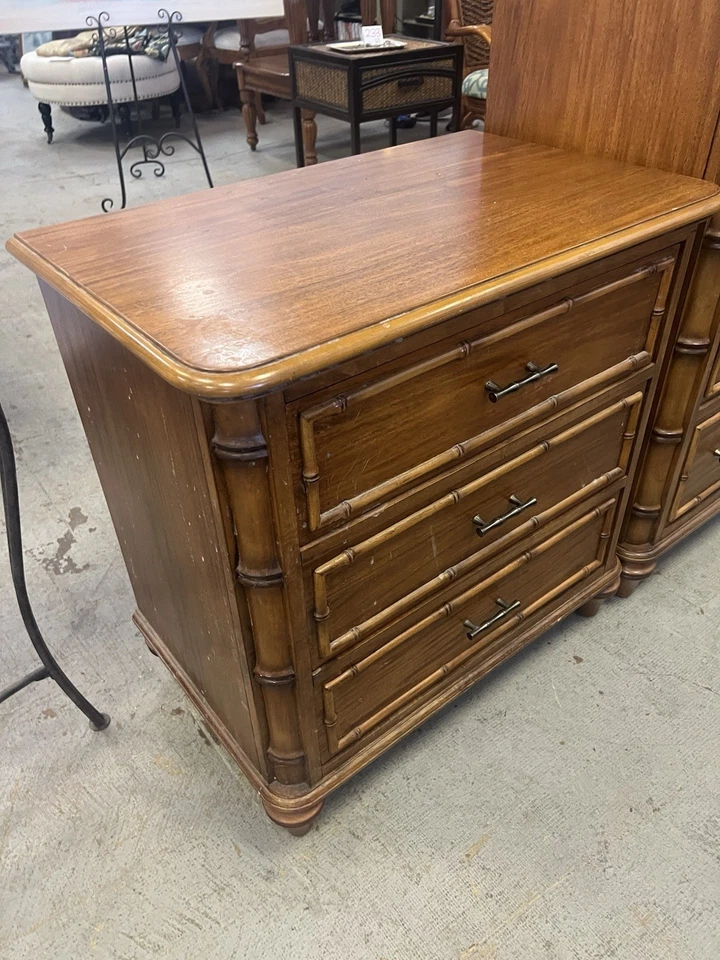 1 mesita de noche/bambú/madera/estilo Tommy Bahama/cajones Foto 2 de 4