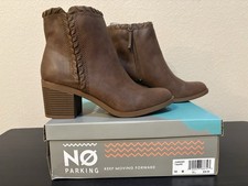 Women  s Boots Size 10 New In Box No Parking Brand Brown Zip Up Round Toe