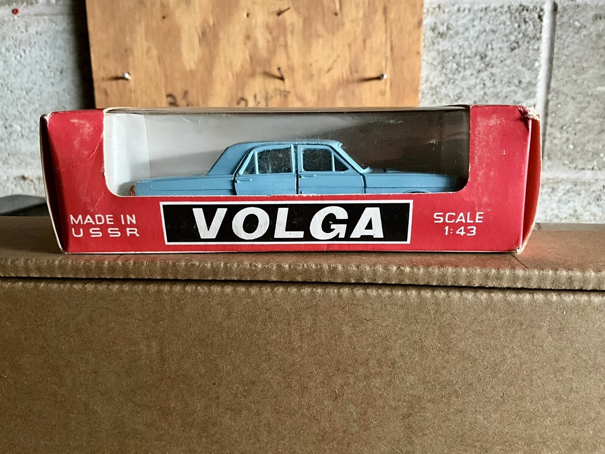 CCCP ソ連 ロシア VOLGA GAZ 24 救急車 ミニカー セット USSR VOLGA GAZ 24 A14 Russian Soviet Die Cast Car 1:43 Scale
