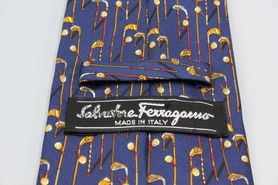 Corbata de seda SALVATORE FERRAGAMO. Motivo de golf azul con rojo y marrón. Foto 4 de 4