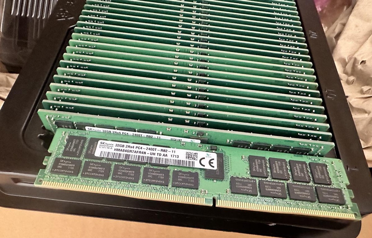 SK 32GB DDR4 2400MHz Server RDIMM RAM 2Rx4 PC4-2400T-RB2