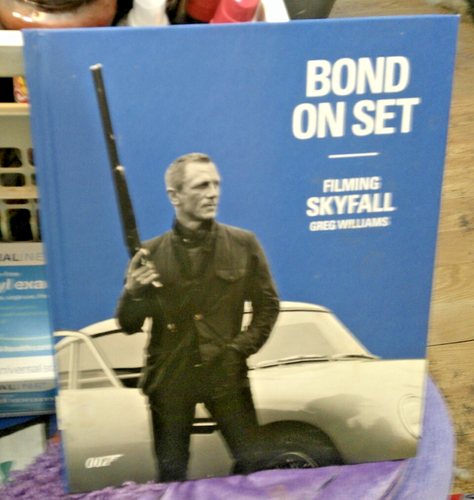 BOND ON SET: FILMING SKYFALL Hardcover DANIEL CRAIG