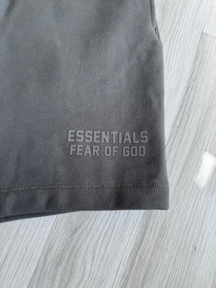 Fear of God Essentials Shorts Men’s XS Dark Green Sweat Shorts Relaxed Fleece - Image 3 of 4