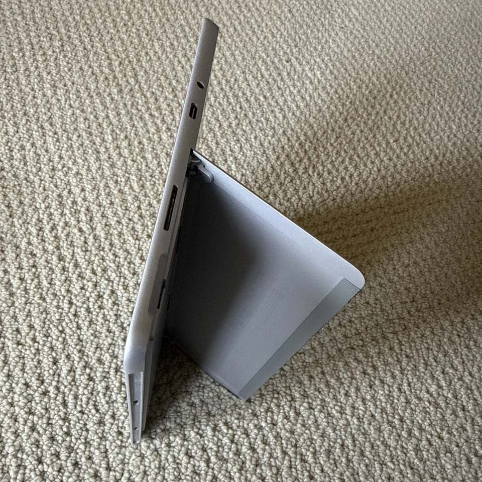 Microsoft Surface Go 2 - 128GB, 8GB RAM Win 11 with keyboard, UAG case ++USED++ - Image 4 of 4